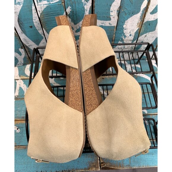 VOLATILE Women's Gainsbourg Wedge Sandal Size 11 Tan Suede MSRP 89.99 - Picture 7 of 11